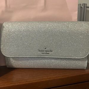 Kate Spade ♠️ bnwt Silver Wristlet